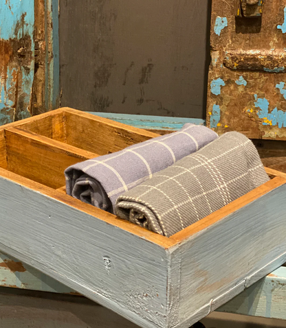 Blå træbakke lavet af Genbrugstræ