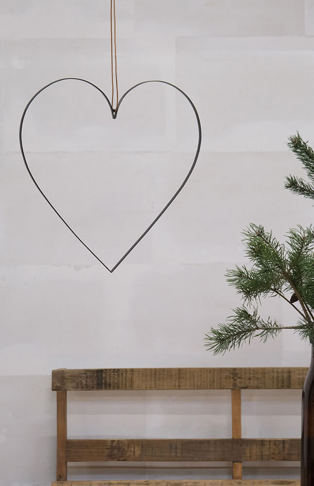 Trademark Living Hjerte med læderstrop - L