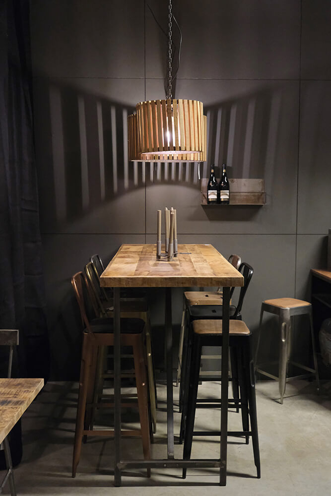 Trademark Living Sitt stolehynde i brun til barstol
