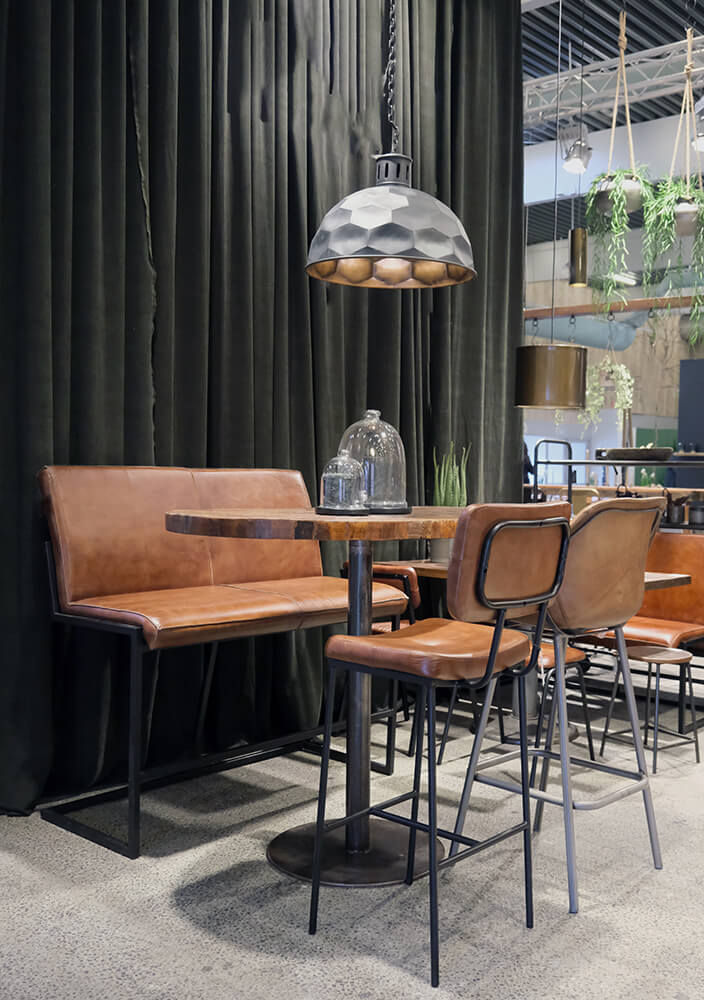 Trademark Living Herning barstol med polstret læder sæde og ryg
