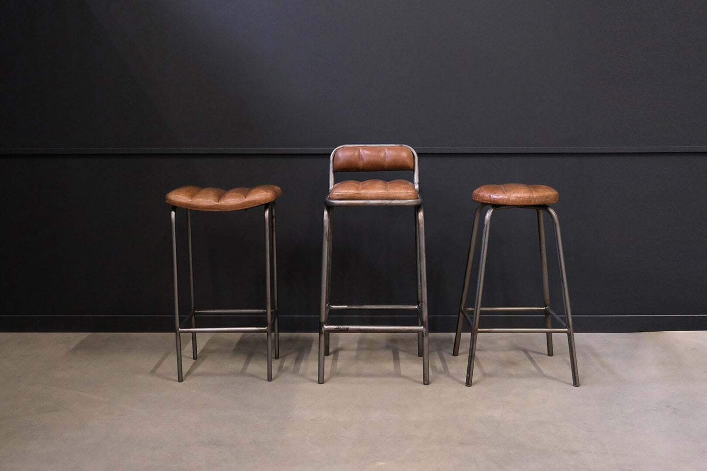 Trademark Living Brooklyn barstol med rundt lædersæde