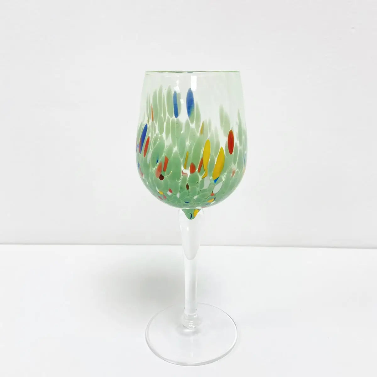 Elegance-grønt vinglas i mundblæst Murano-glas