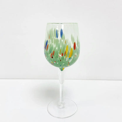 Elegance-grønt vinglas i mundblæst Murano-glas