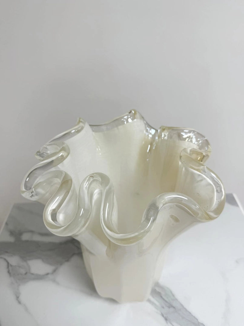 VasoFazzoletto- stor -  i elfenbenfarvet Murano-glas - H 31 cm