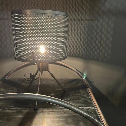 Bordlampe med et stilfuldt råt look